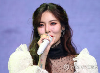 가수 현아 충격고백 "무대 서고 싶은데 미주신경성 실신 때문에…"