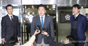 “봐야할 서류 너무 많아, 재판 미루자”…관심 쏠렸던 제주도지사 1심 연기