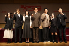 박성웅·최민호·이수경 … 연극