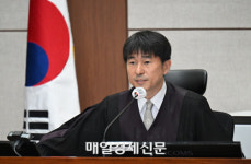 지귀연 판사 “평소 삼겹살에 소맥 마신다”…접대 의혹 공개 부인