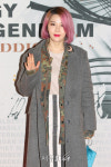 길건, 돋보이는 핑크빛 헤어(영화