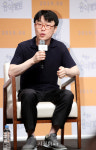 답하는 정지우 감독 (유열의 음악앨범 제작보고회)