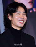 미소 짓는 김도윤