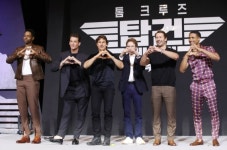 톰 크루즈 "중장년 남성들이여, 울어도 좋다"