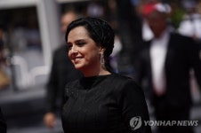 칸 영화제 휩쓴 유명 여배우도 가뒀다..이란