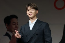 이영애부터 최민호까지..올해도 스타 뜬 연극 무대