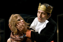 "정치는 무서운 괴물…