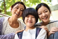 김희애 고아성 ‘우아한 거짓말’ 3월 개봉…따뜻한 감성 영화 ‘기대’