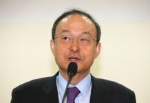 전직 외교관의 회고록이 던질 파장은