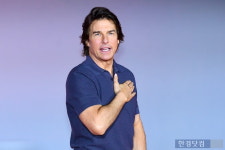 "톰 크루즈, 난잡한 여성 관계…방에 젊은 여성들이" 폭로 나와