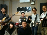 법원이 차다구요? 하드락 열기, 통기타 선율, 판사가 빚은 꽃떡, 감성 충만