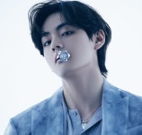 방탄소년단 뷔 中 팬클럽…한국 가수 최초 방송 트리거 광고
