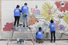 KCC, 홍일화 작가와 서울대공원 벽화그리기 협업