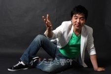 46세 늦깎이 가수 고니 “어머니 설득 가장 힘들었죠”