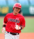 FA선언 장성호 “한팀서 2000안타, 1호가 되고싶다”