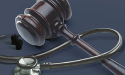 성형외과 전문의인척 가슴수술하다 괴사…40대 의사 실형