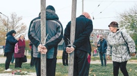 “러, 헤르손 철군하며 난방-수도 등 파괴… 도시 시설에 지뢰 심어 주민 생명위협”