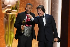 첫 오스카 품은 톰 형 “영화는 일이 아닌 나 자신”