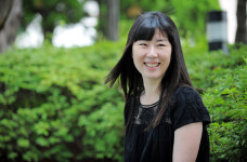 “삶을 견디는 것은… 웃음이 있기 때문”