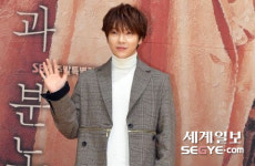 초신성 윤학, 코로나19 확진 판정…韓 연예인 첫 확진자