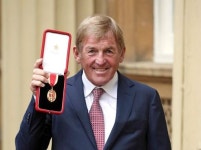 영국 축구의 상징·리버풀 축구 전설…‘케니 달글리시’ 코로나19 확진