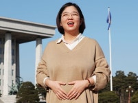 “일하면서 아이 잘 키울 수 있을까 걱정… 임신·출산·육아 아우를 법안 만들어야죠”
