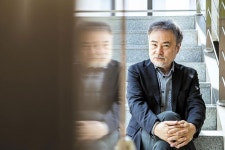 “현대 사회 인간의 삶 궁금하면 이 남자의 작품을 보라”