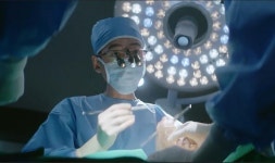 ‘의사 연봉킹’은 4.9억 흉부외과…성형외과 전문의 2배 넘어