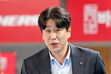 여자배구 한국도로공사 김종민 감독, 같은 팀 코치에 폭행 혐의로 피소