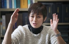 日장관 몰아붙인 23번 날선 질문…심은경이 빙의한 그 일본 기자