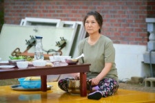 "엄마는 해방됐을까"…37년차 연극배우 이경성이 본