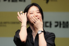 여자 햄릿으로…이영애 ‘다시 봄’