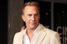 "각본에 없던 강간 장면 반복 촬영"…유명 男배우 소송당했다 뭔일