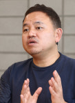 “시대의 공기 느끼려 노력”…영화·소설 넘나든 ‘이야기꾼’ 김호연