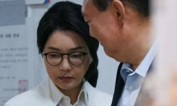 김건희 건강 물어보자…윤석열 변호인 “많이 안 좋으셔”