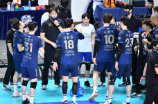 우리카드 김재헌 수석코치 "강팀 상대로 잘해준 선수들 고맙다"