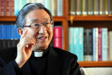 김희중 대주교 “성직자 양성기관, 이웃종교 교육 강화해야”