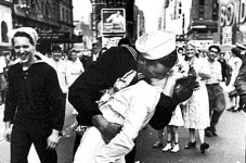 ‘수병과 간호사의 키스’ 여주인공 별세