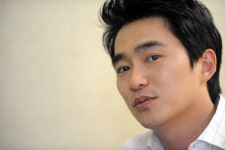 배우 김석훈, 다음 달 1일 결혼 “교회 인연 비연예인”