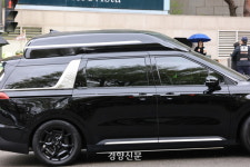“피고인 직업은 전직 대통령”···26년 검사 했던 윤석열의 첫 재판