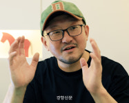 연출·각본·촬영·편집·음향 다 ‘노영석’ 이름뿐···‘낮술’ 감독은 왜 영화를 ‘1인 제작’했나