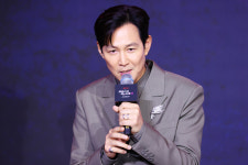 배우 이정재, 영화 공로상 ‘찰리 채플린 어워드’ 수상…“한국인 최초”