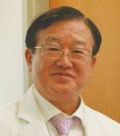 "로봇수술 맹신 말라" 첫 도입한 교수가 비판
