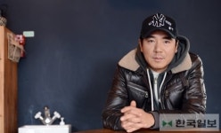 김지운 "감독 입지 좁은 할리우드시스템 막막했다… 슈워제네거가 큰 도움"