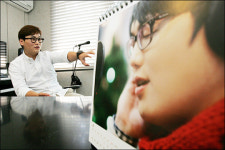 화상으로 죽다 살아난 그...실력파 가수들의