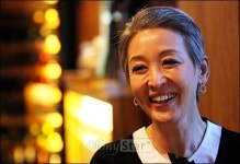 배우 윤석화, 조세피난처 명단 포함 "탈세 목적 아냐"