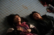 학교폭력 가해자 찾은 두 소녀, 만세 외치며 돌아온 이유