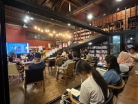 시인 이병률과 출판인 이병률을 동시에 만나다니