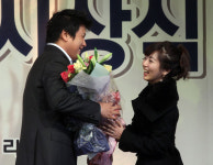 “얼마나 인기 많길래”…‘女 접근 금지’ 야구 선수