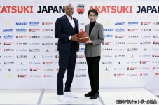 ‘제2의 톰 호바스 될까?’ 일본, 女대표팀 감독으로 ‘WNBA 우승 경력’ 코리 게인스 선임